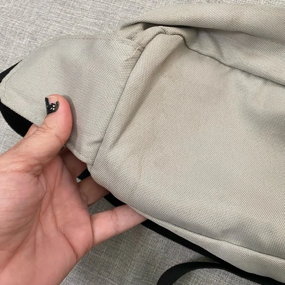 Mitchell and Ness Fanny pack. Beige. - Picture 5 of 7